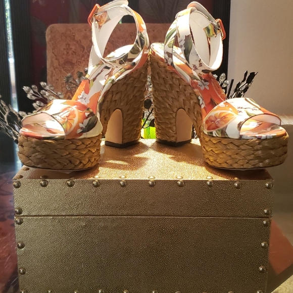 Dolce and Gabbana - Picture 3 of 16